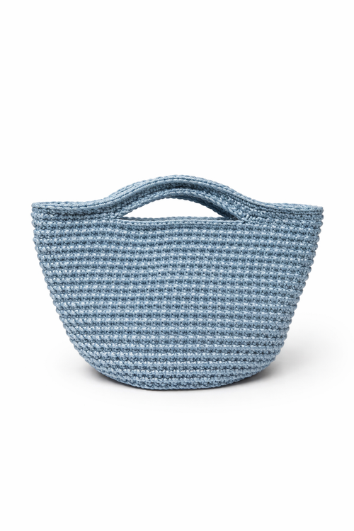 Classic blue handbag, perfect for a seaside vacation or everday outings.